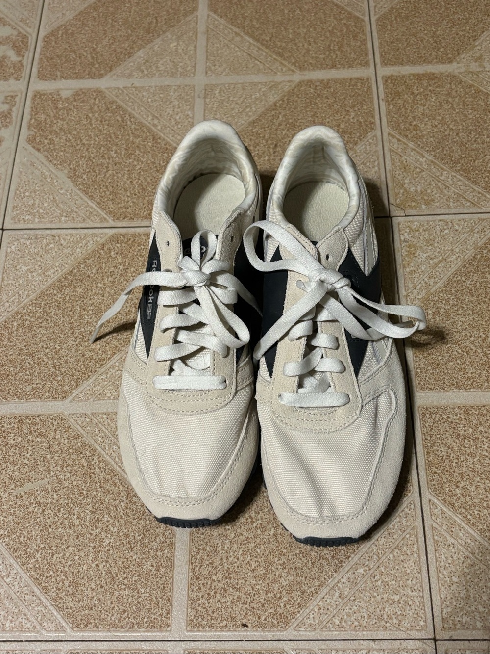 Reebok Men's Grey and Navy Retro Runner Sneakers